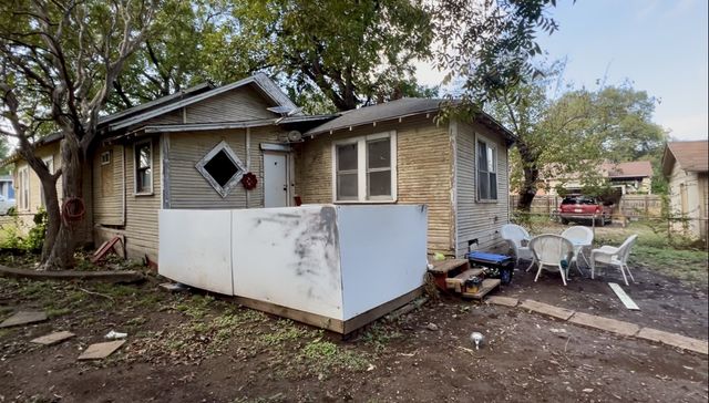 924 Sunnside Avenue, Cockrell Hill, TX 75211