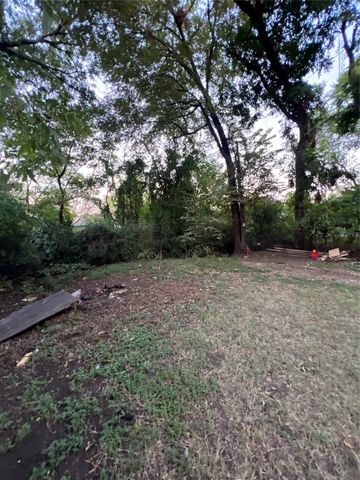 924 Sunnside Avenue, Cockrell Hill, TX 75211