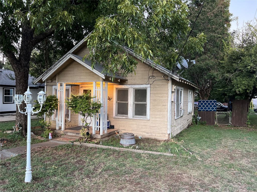 924 Sunnside Avenue, Cockrell Hill, TX 75211
