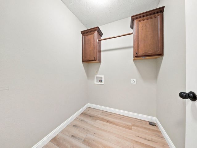 405 E Whitethorn Drive, Republic, MO 65738