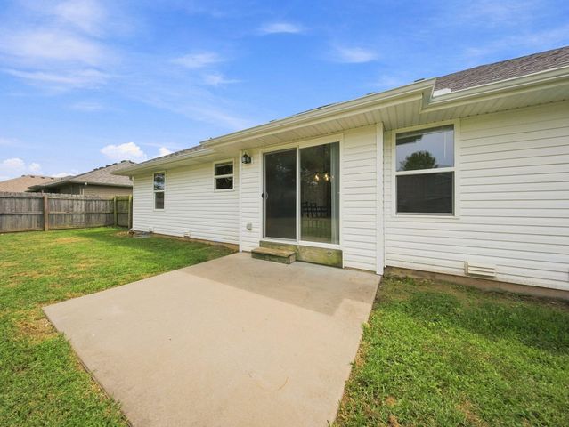 405 E Whitethorn Drive, Republic, MO 65738