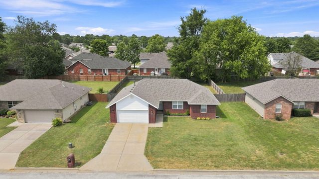 405 E Whitethorn Drive, Republic, MO 65738