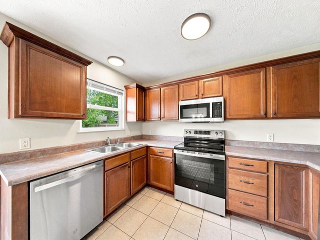 405 E Whitethorn Drive, Republic, MO 65738