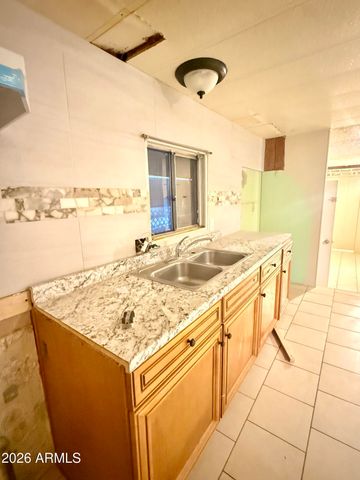 5745 W MARYLAND Avenue 52, Glendale, AZ 85301