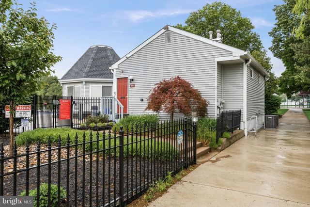 679-A ROSE HOLLOW DR, Yardley, PA 19067