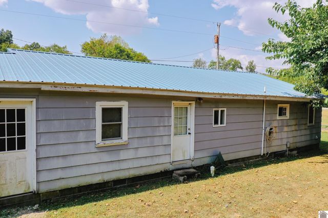 934 Farmersville Rd, Princeton, KY 42445