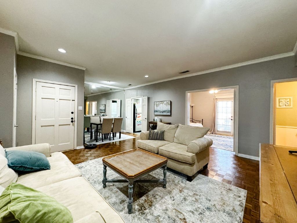4415 Bellaire Drive S 201S, Fort Worth, TX 76109