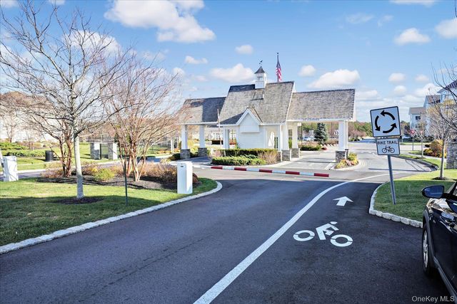 272 Silver Timber Drive, Yaphank, NY 11980