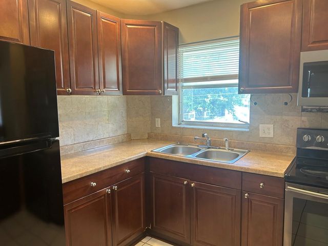 3930 CRYSTAL LAKE Drive 316, Deerfield Beach, FL 33064
