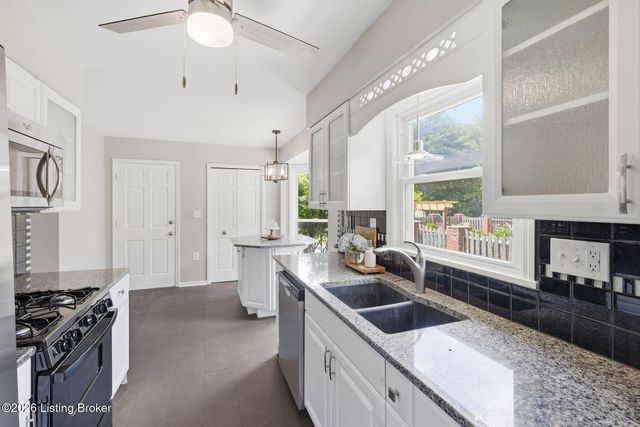 10110 Timberwood Cir, Louisville, KY 40223