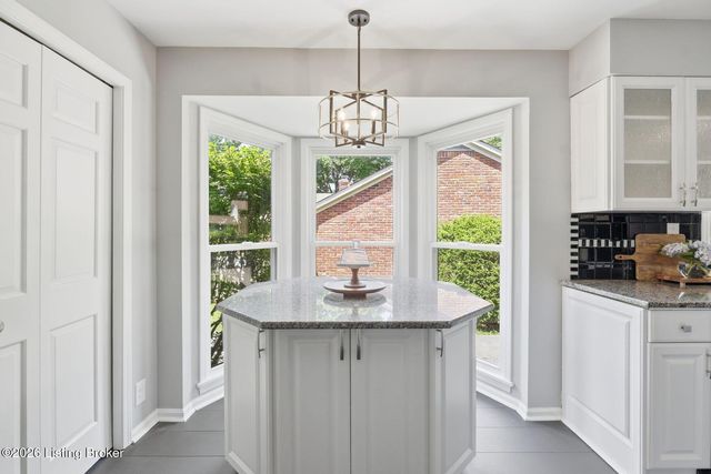 10110 Timberwood Cir, Louisville, KY 40223
