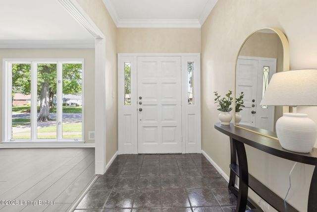 10110 Timberwood Cir, Louisville, KY 40223