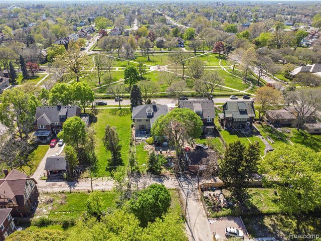 2231 N La Salle Gardens, Detroit, MI 48206