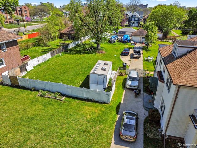 2231 N La Salle Gardens, Detroit, MI 48206