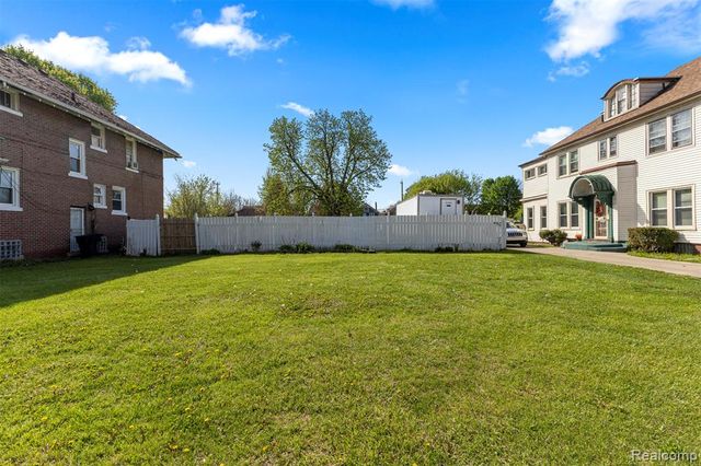 2231 N La Salle Gardens, Detroit, MI 48206