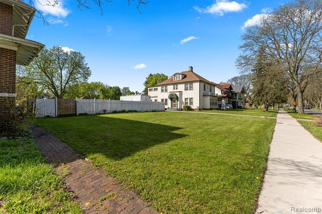 2231 N La Salle Gardens, Detroit, MI 48206
