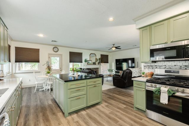 2601 Piney Woods Drive, Pearland, TX 77581