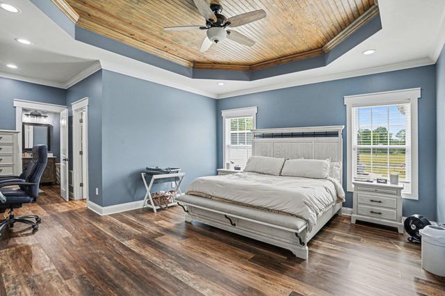 942 Meadow Dr., Loris, SC 29569