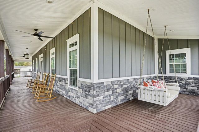942 Meadow Dr., Loris, SC 29569