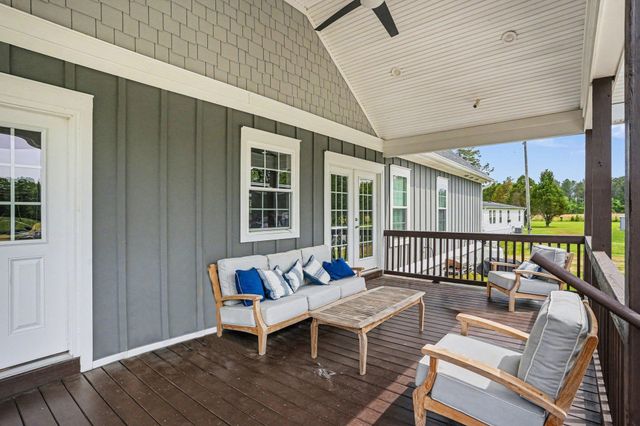 942 Meadow Dr., Loris, SC 29569