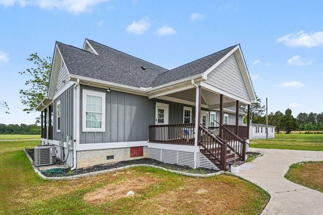 942 Meadow Dr., Loris, SC 29569
