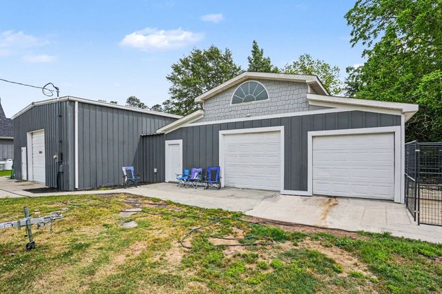 942 Meadow Dr., Loris, SC 29569