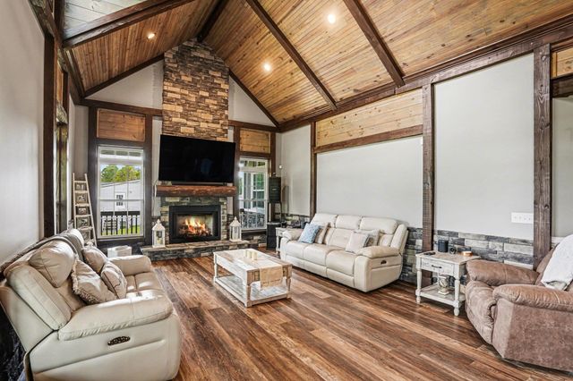 942 Meadow Dr., Loris, SC 29569