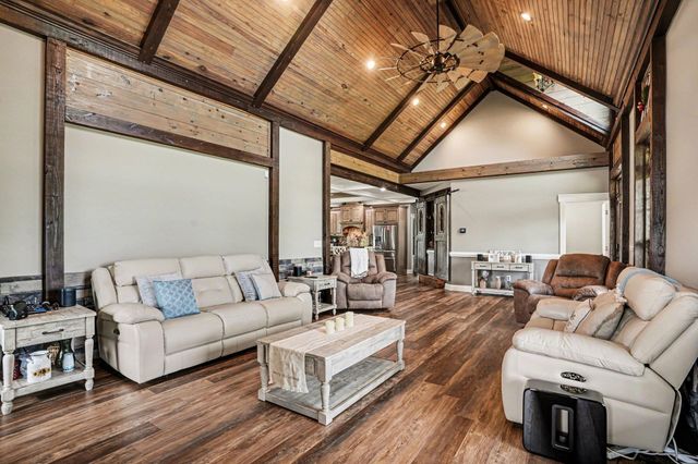 942 Meadow Dr., Loris, SC 29569