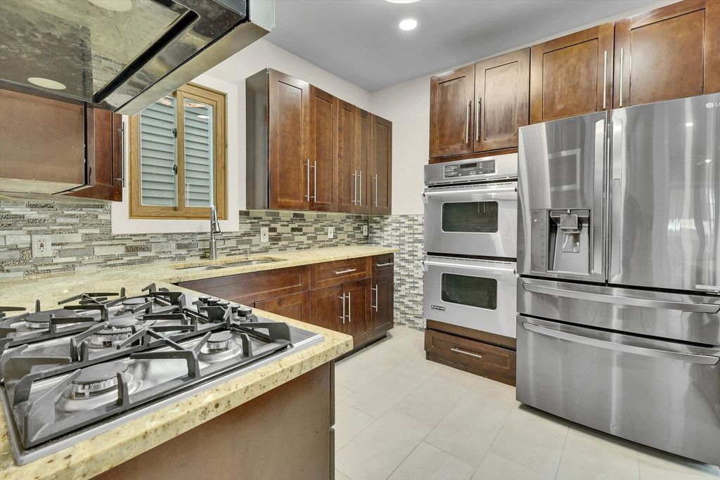 7527 S Chappel Avenue, Chicago, IL 60649 — photo 3