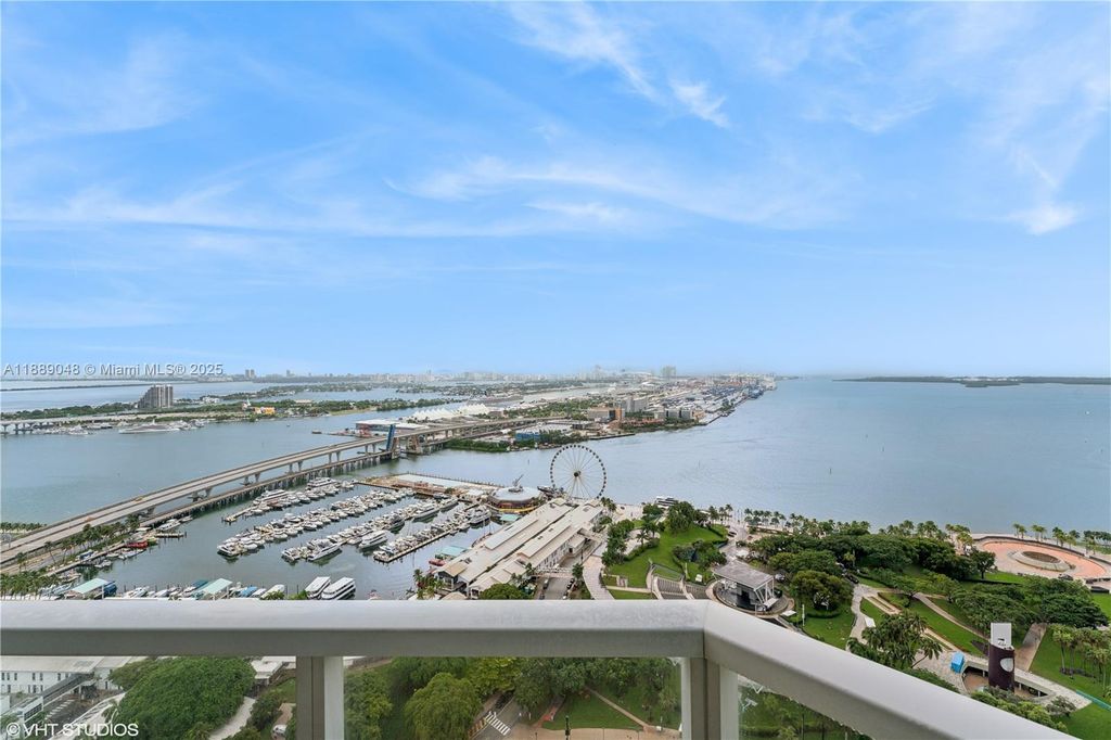244 Biscayne Blvd 3903, Miami, FL 33132