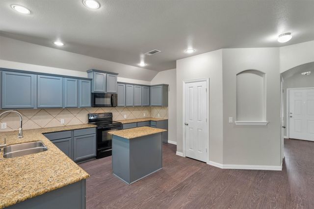 221 Bear Trail, Waxahachie, TX 75165