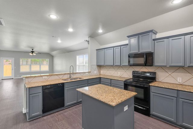 221 Bear Trail, Waxahachie, TX 75165