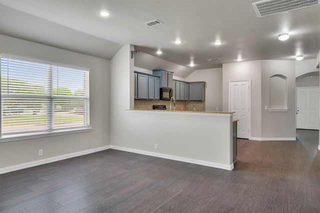 221 Bear Trail, Waxahachie, TX 75165