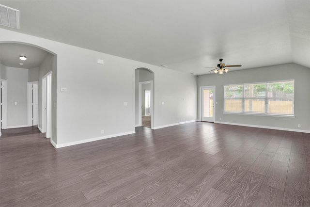 221 Bear Trail, Waxahachie, TX 75165