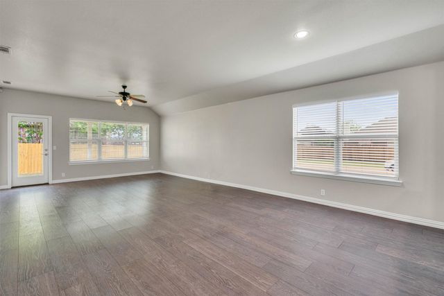 221 Bear Trail, Waxahachie, TX 75165