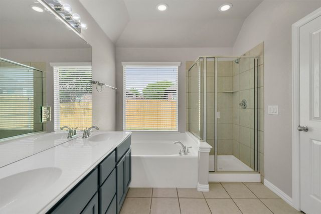 221 Bear Trail, Waxahachie, TX 75165