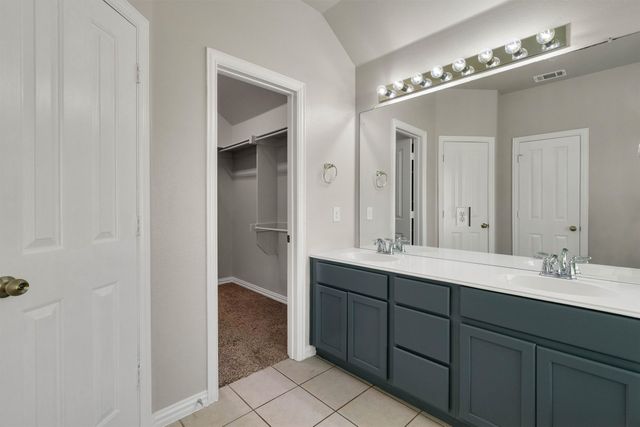 221 Bear Trail, Waxahachie, TX 75165