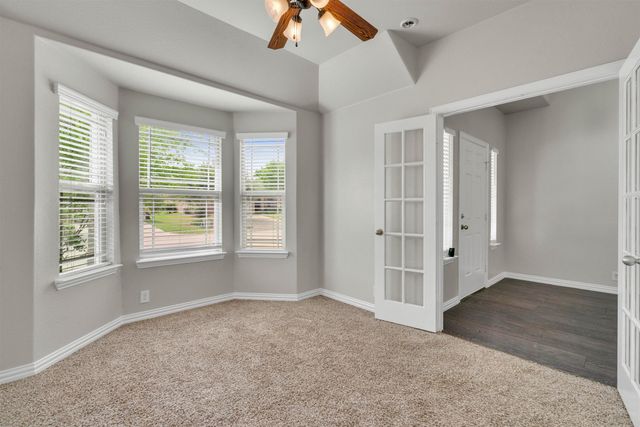 221 Bear Trail, Waxahachie, TX 75165