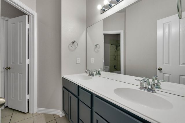 221 Bear Trail, Waxahachie, TX 75165