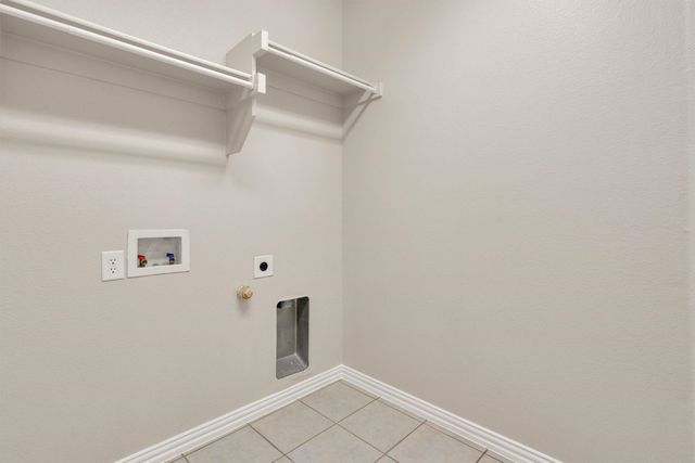 221 Bear Trail, Waxahachie, TX 75165