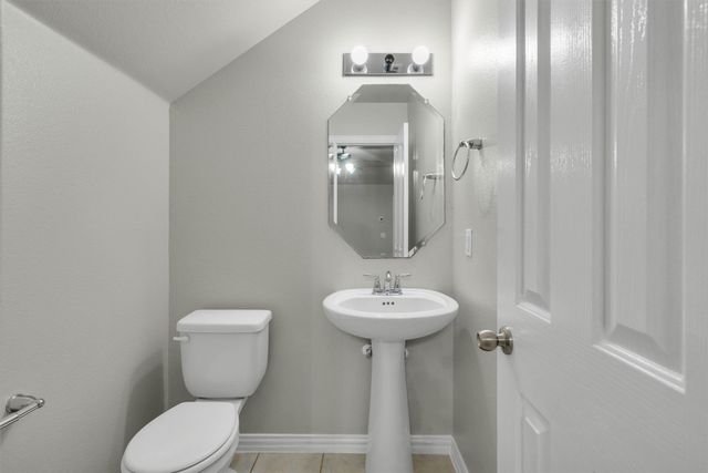 221 Bear Trail, Waxahachie, TX 75165