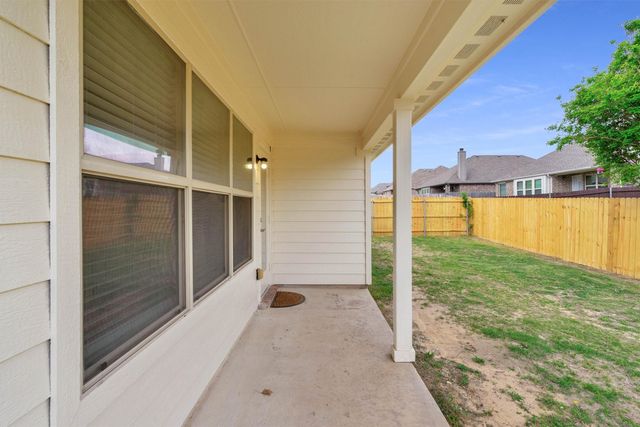 221 Bear Trail, Waxahachie, TX 75165