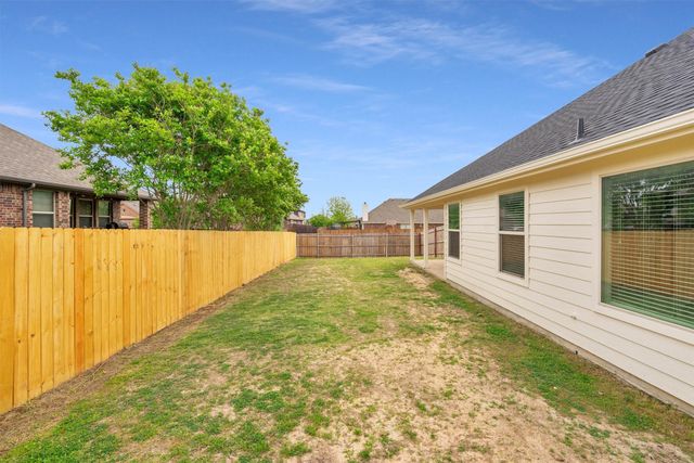 221 Bear Trail, Waxahachie, TX 75165