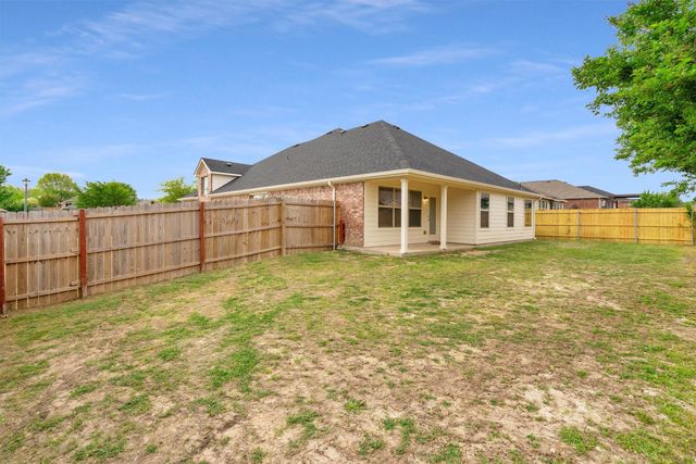 221 Bear Trail, Waxahachie, TX 75165