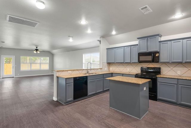 221 Bear Trail, Waxahachie, TX 75165