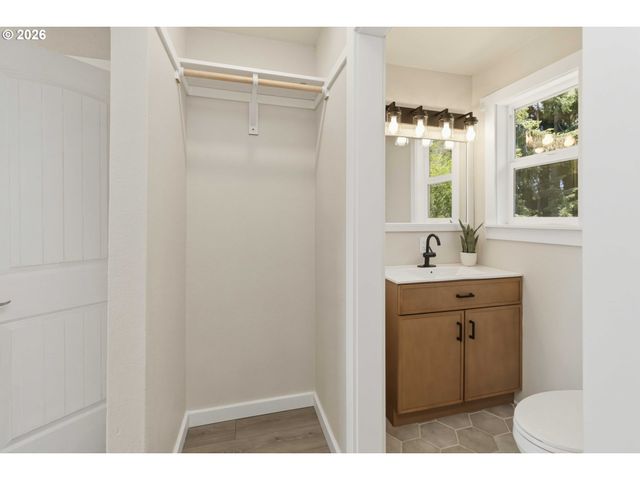 204 CONGER Rd, Castle Rock, WA 98611