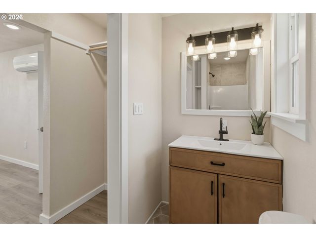 204 CONGER Rd, Castle Rock, WA 98611