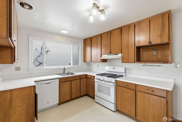 98 Lake Forest Drive, Daly City, CA 94015