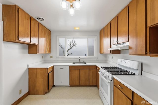 98 Lake Forest Drive, Daly City, CA 94015