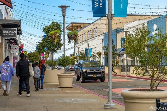 98 Lake Forest Drive, Daly City, CA 94015